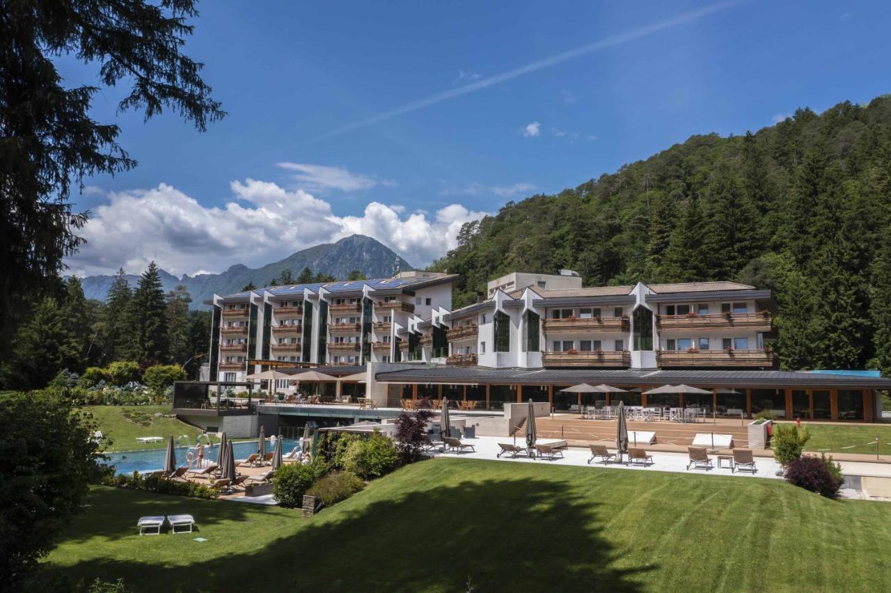 Grand Hotel Terme Di Comano โกมาโนแตร์เม ภายนอก รูปภาพ