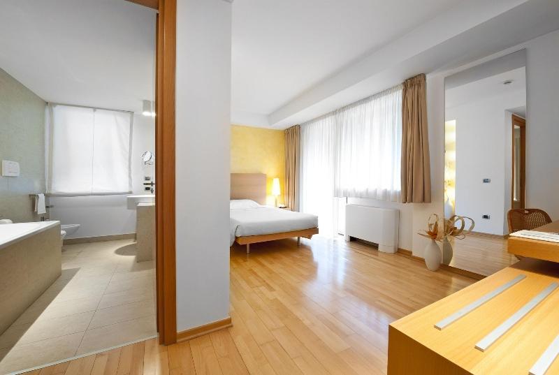 Grand Hotel Terme Di Comano โกมาโนแตร์เม ภายนอก รูปภาพ