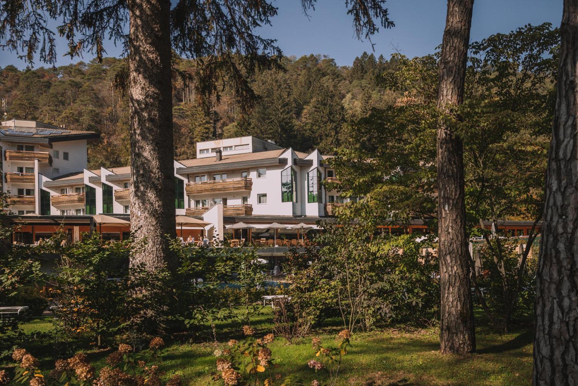 Grand Hotel Terme Di Comano โกมาโนแตร์เม ภายนอก รูปภาพ