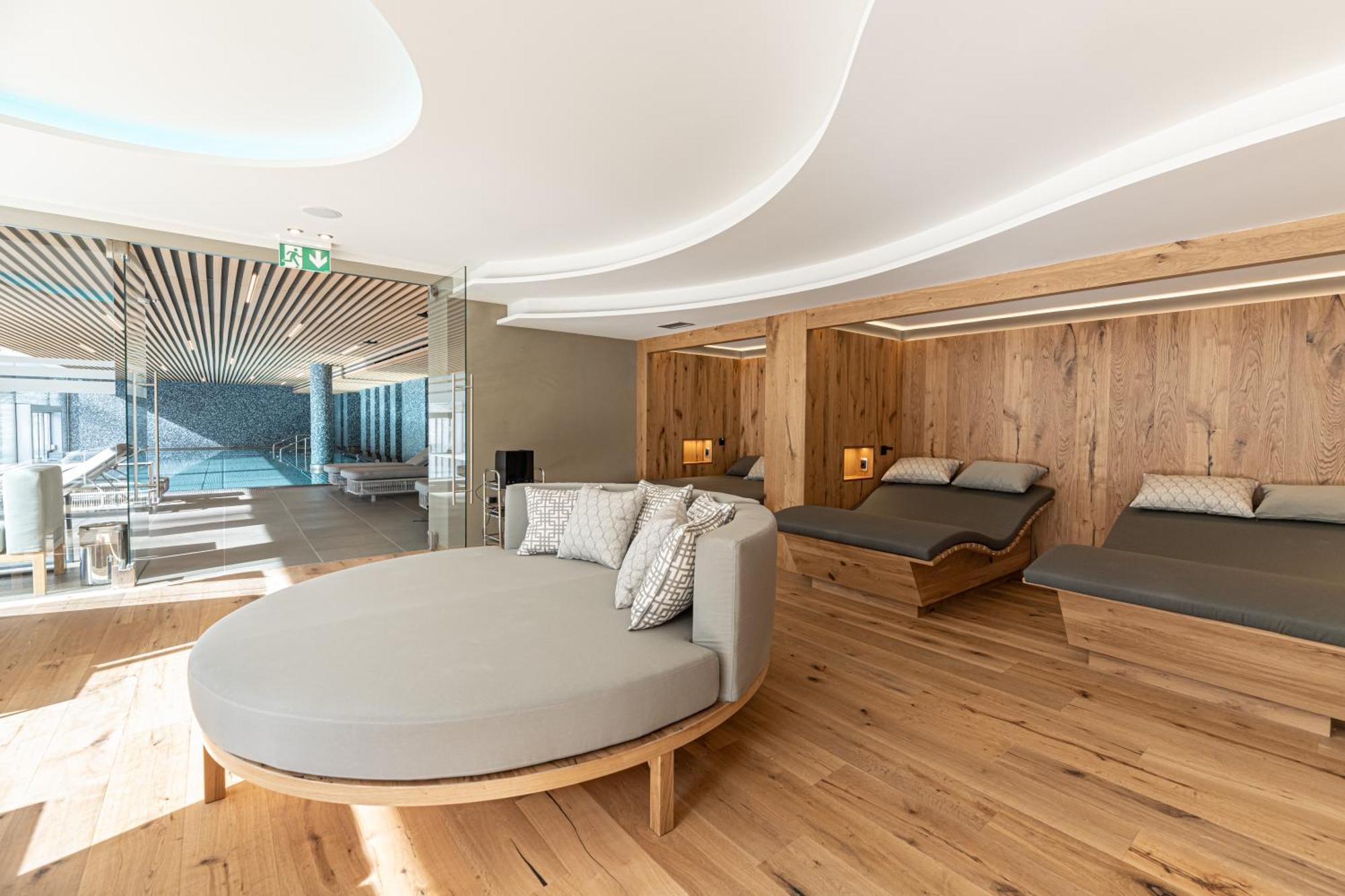 Grand Hotel Terme Di Comano โกมาโนแตร์เม ภายนอก รูปภาพ