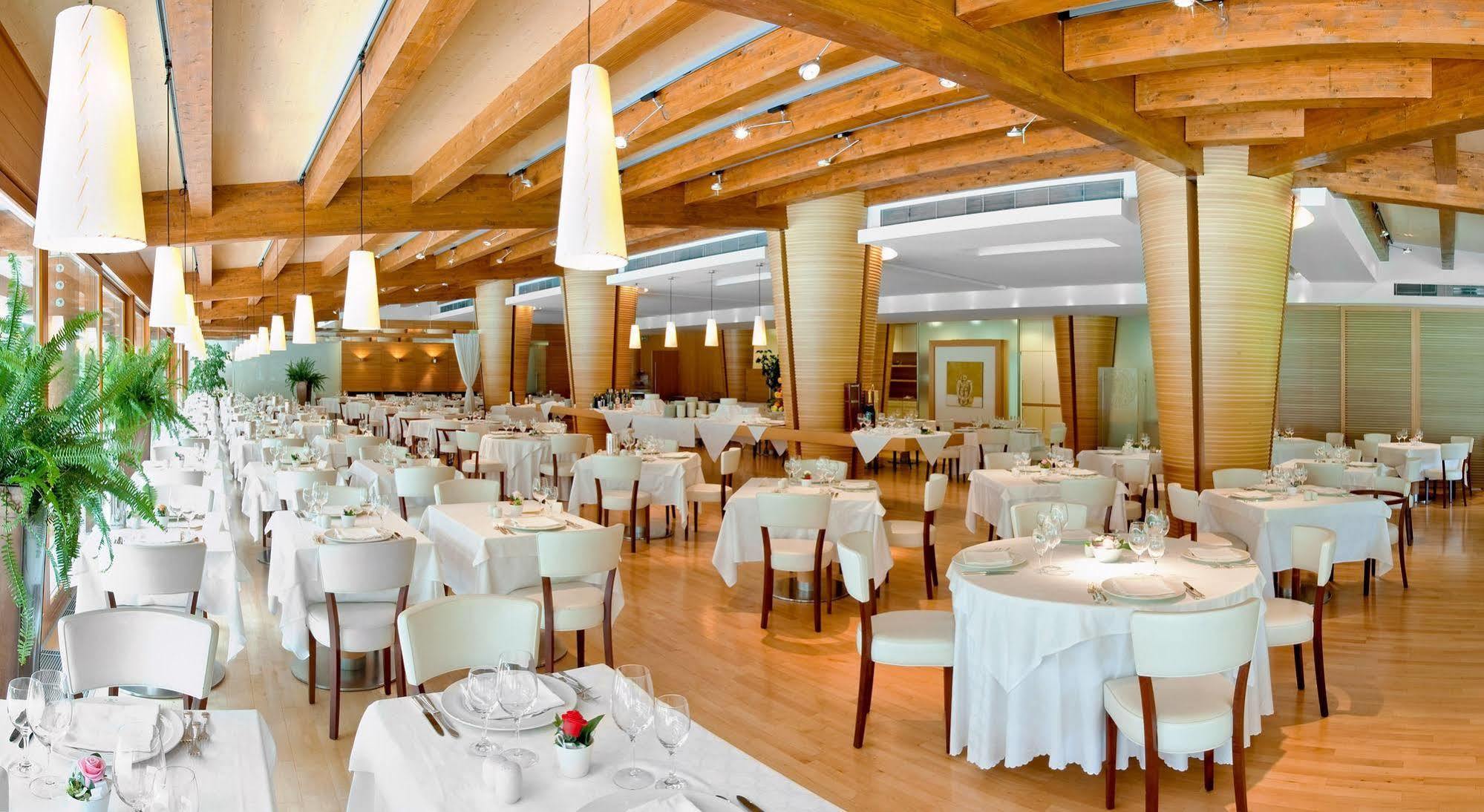 Grand Hotel Terme Di Comano โกมาโนแตร์เม ภายนอก รูปภาพ