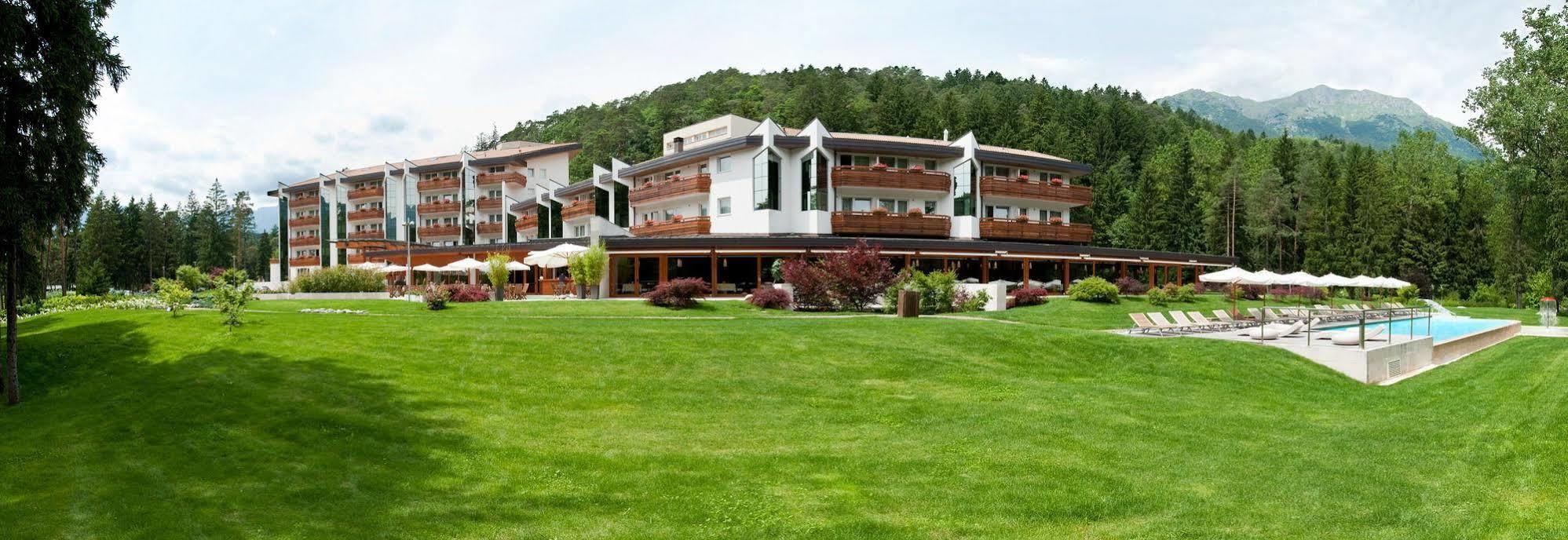 Grand Hotel Terme Di Comano โกมาโนแตร์เม ภายนอก รูปภาพ